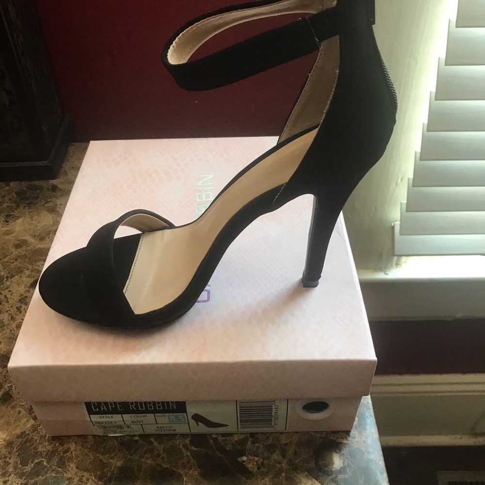 Black stilettos straps shoes